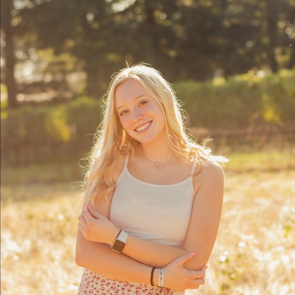 Meet your Posher, Leah - Picture 5 of 7